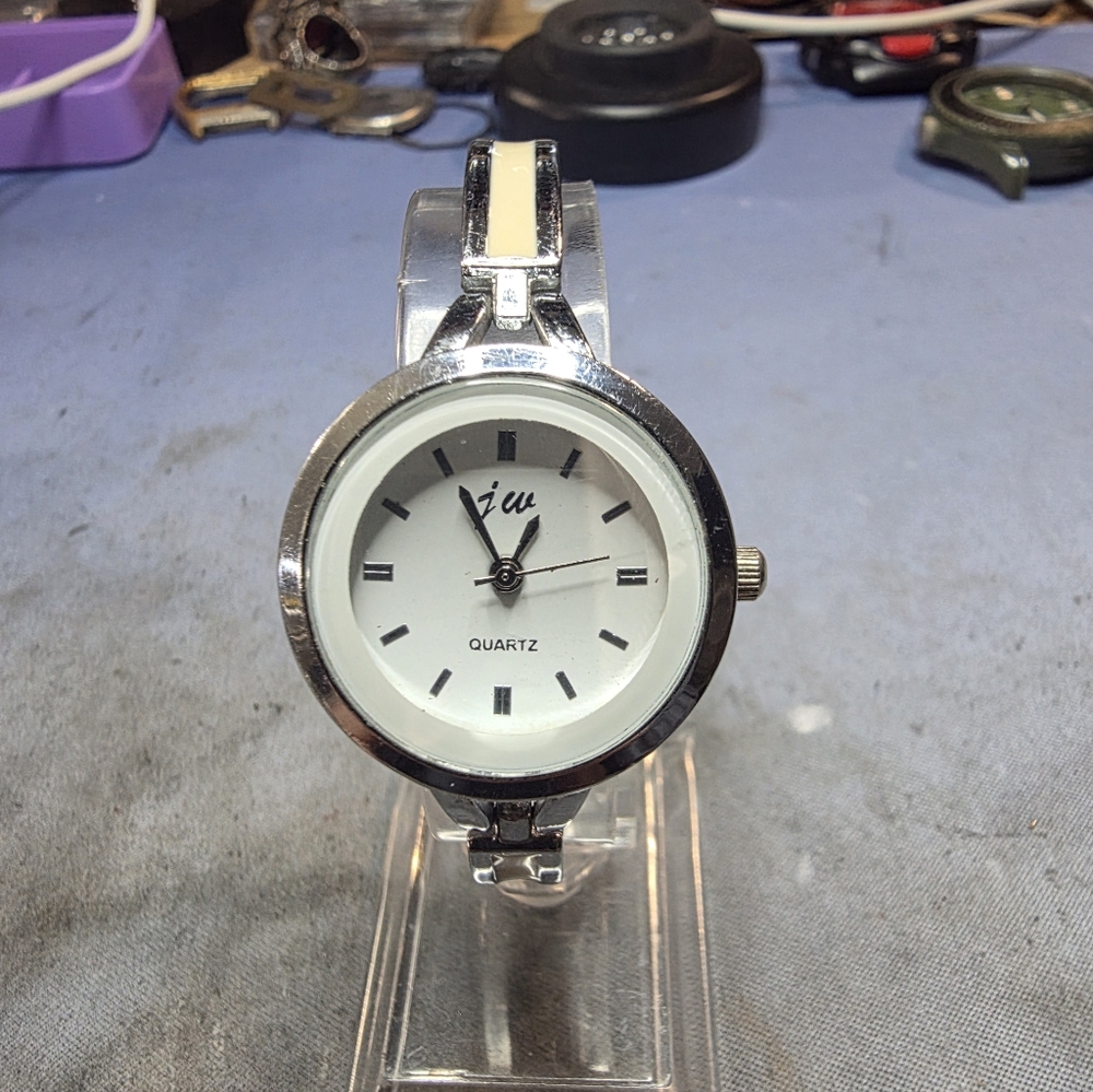 JW Women's Silver Toned White Bracelet Band Analog Watch